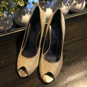 NWOB Gianni Bini Peep Toe Pumps